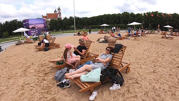 Видео с пляжа на площади Лукишкес в Вильнюсе - Sputnik Литва