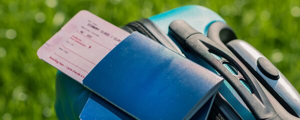 Паспорта и билеты на чемодане - Sputnik Литва