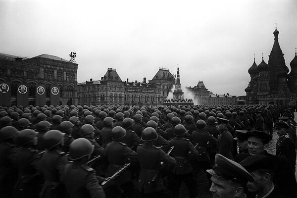 Парад Победы на Красной площади 24 июня 1945 года - Sputnik Lietuva