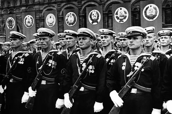 Парадный строй военнослужащих ВМФ СССР Парадный строй военнослужащих ВМФ СССР - Sputnik Lietuva