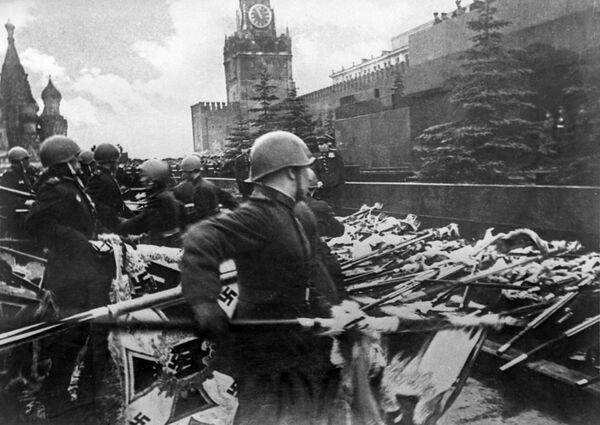 Парад Победы на Красной площади в Москве 24 июня 1945 года в ознаменование разгрома фашистской Германии во Второй мировой войне - Sputnik Lietuva