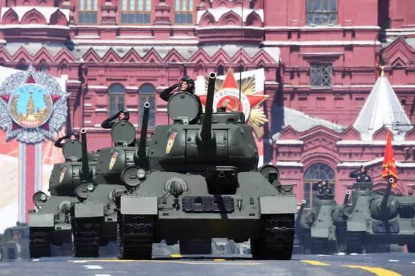 Putinas kreipėsi į Rusijos žmones Pergalės dienos parado Raudonojoje aikštėje metu Putinas kreipėsi į Rusijos žmones Pergalės dienos parado Raudonojoje aikštėje metu - Sputnik Lietuva
