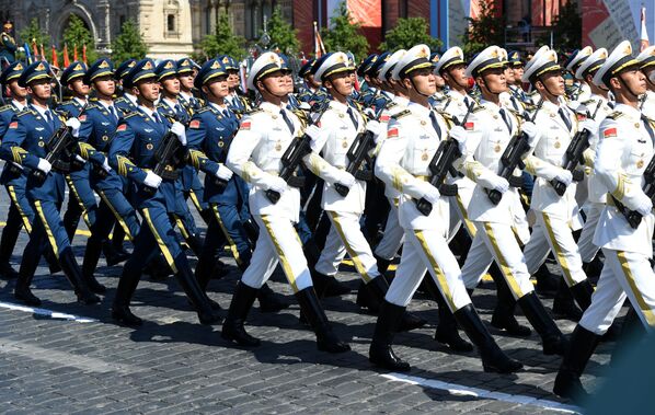 Парадный расчет армии КНР во время военного парада Победы в Москве - Sputnik Литва