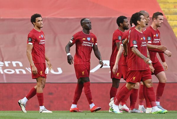 Raudonieji grįžo! Po 30 metų Liverpulis užėmė Anglijos čempiono vardą Raudonieji grįžo! Po 30 metų Liverpulis užėmė Anglijos čempiono vardą - Sputnik Lietuva
