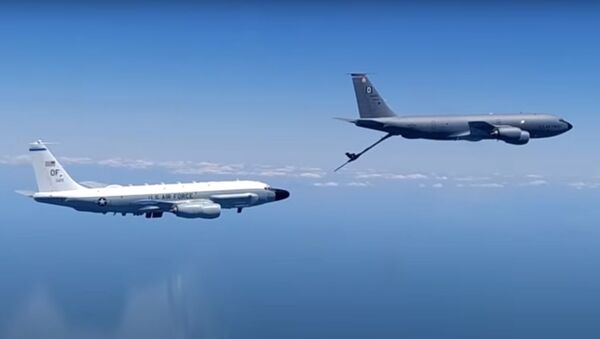 На видео показали перехват военных самолетов США над Черным морем - Sputnik Литва