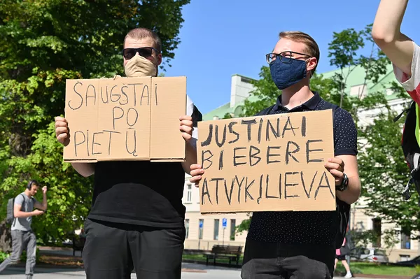 Молодежный флешмоб против протестов в Вильнюсе Молодежный флешмоб против протестов в Вильнюсе - Sputnik Lietuva