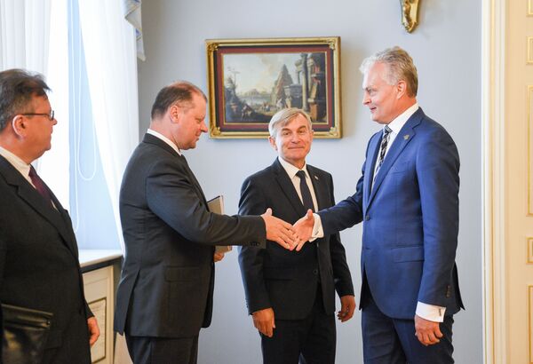 Президент Литвы пообещал поднять в ЕС вопрос о политике ревизионизма РФ Президент Литвы пообещал поднять в ЕС вопрос о политике ревизионизма РФ - Sputnik Литва