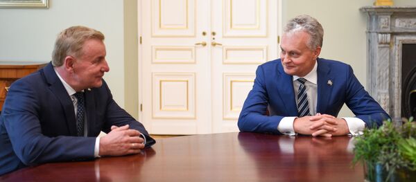 Lietuvos prezidentas Gitanas Nausėda su ekonomikos ir inovacijų ministru Rimantu Sinkevičiumi Lietuvos prezidentas Gitanas Nausėda su ekonomikos ir inovacijų ministru Rimantu Sinkevičiumi - Sputnik Lietuva