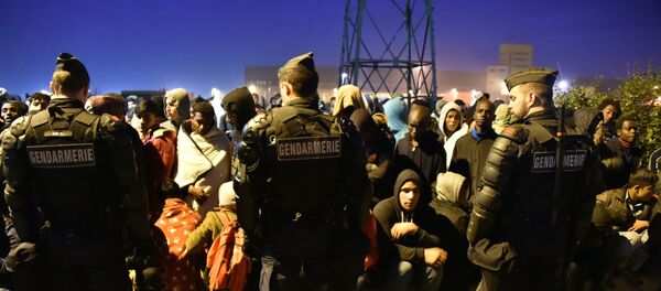 Беженцы покидают Кале, Франция - Sputnik Lietuva