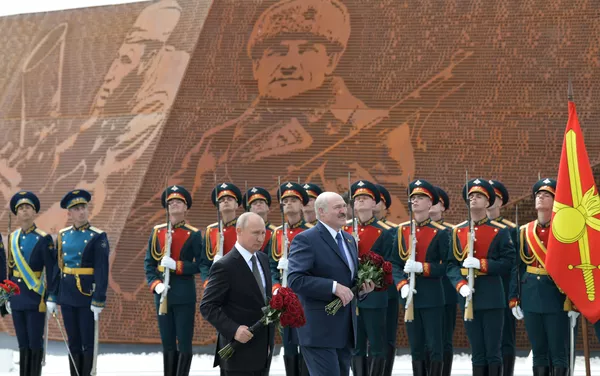Putinas ir Lukašenka atidarė memorialą sovietų kariui netoli Rževo Putinas ir Lukašenka atidarė memorialą sovietų kariui netoli Rževo - Sputnik Lietuva