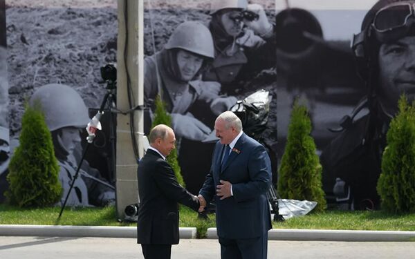 Putinas ir Lukašenka atidarė memorialą sovietų kariui netoli Rževo Putinas ir Lukašenka atidarė memorialą sovietų kariui netoli Rževo - Sputnik Lietuva