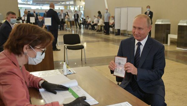 Путин проголосовал по поправкам к Конституции - Sputnik Lietuva