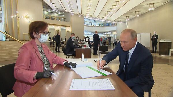 Putinas balsavo dėl Konstitucijos pataisų - Sputnik Lietuva
