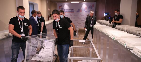 Подсчет голосов по итогам голосования по поправкам в Конституцию РФ - Sputnik Литва