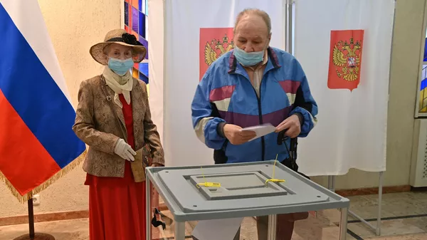 VRK paskelbė preliminarius balsavimo dėl Rusijos Konstitucijos pataisų rezultatus VRK paskelbė preliminarius balsavimo dėl Rusijos Konstitucijos pataisų rezultatus - Sputnik Lietuva