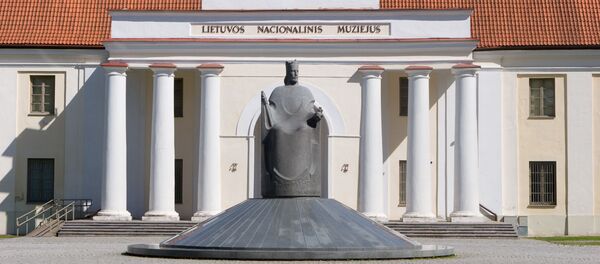 Памятник королю Миндаугасу в Вильнюсе Памятник королю Миндаугасу в Вильнюсе - Sputnik Lietuva