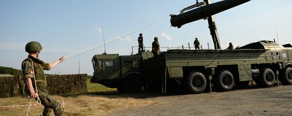 Развертывание оперативно-тактического ракетного комплекса Искандер-М Развертывание оперативно-тактического ракетного комплекса Искандер-М - Sputnik Lietuva