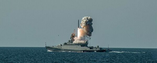 Пуск противокорабельной ракеты Калибр-НК с борта МРК проекта 21631 Вышний Волочек Пуск противокорабельной ракеты Калибр-НК с борта МРК проекта 21631 Вышний Волочек - Sputnik Lietuva