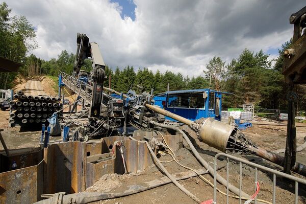В Литве успешно завершили прокладку газопровода GIPL под Нерисом В Литве успешно завершили прокладку газопровода GIPL под Нерисом - Sputnik Литва