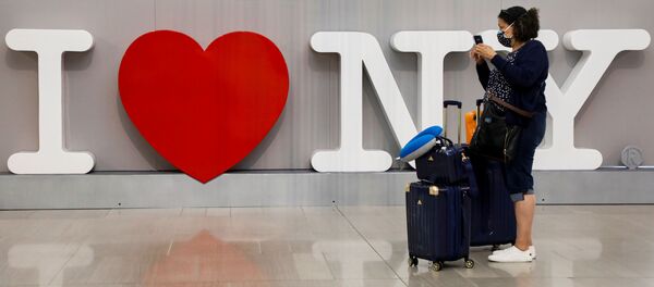 Пассажирка в аэропорту Нью-Йорка - Sputnik Lietuva