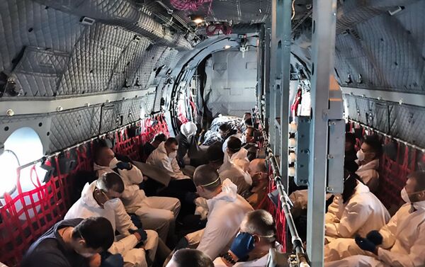 В Литву самолетом привезли более десяти заключенных из Великобритании - Sputnik Литва