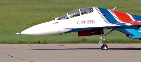 Русские витязи собрали в один строй три типа самолетов Су - Sputnik Литва