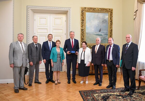 Президент Литвы заявил, что пенсии по старости должны расти быстрее Президент Литвы заявил, что пенсии по старости должны расти быстрее - Sputnik Литва