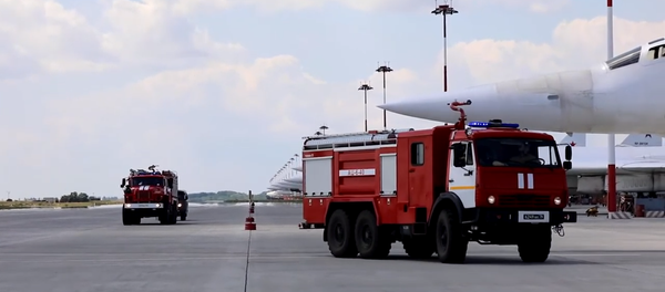 Nufilmuota Tu-160 sąlyginio gaisro gesinimo treniruotė Nufilmuota Tu-160 sąlyginio gaisro gesinimo treniruotė - Sputnik Lietuva