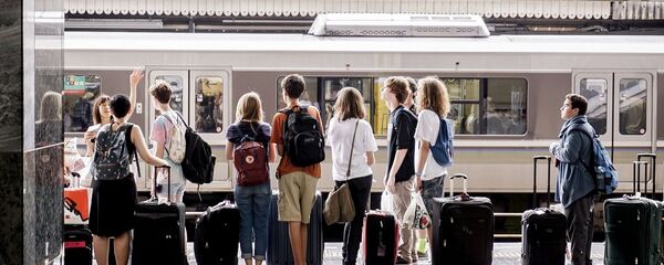 Пассажиры на железнодорожном вокзале, архивное фото Пассажиры на железнодорожном вокзале, архивное фото - Sputnik Lietuva
