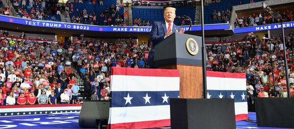 Президент США Дональд Трамп выступает на предвыборной акции Президент США Дональд Трамп выступает на предвыборной акции - Sputnik Lietuva