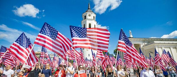 В Вильнюсе отпраздновали День Независимости США  - Sputnik Литва