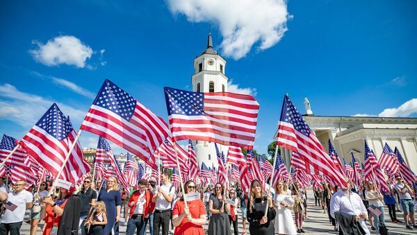 В Вильнюсе отпраздновали День Независимости США  - Sputnik Lietuva