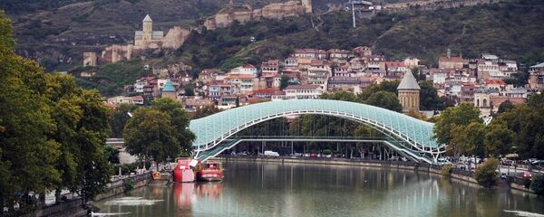 Пешеходный мост Мира через реку Куру в Тбилиси - Sputnik Литва