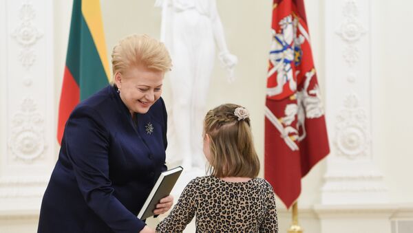 Награждение победителей экзамена по основам Конституции - Sputnik Литва