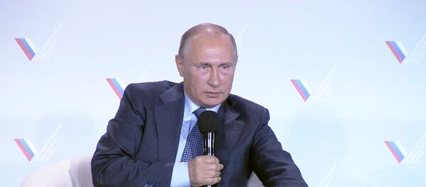 Удивительные идиоты – Путин об организаторах энергоблокады Крыма - Sputnik Литва