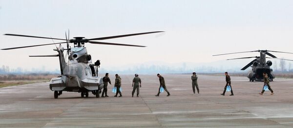 Солдаты и техника НАТО в Албании Солдаты и техника НАТО в Албании - Sputnik Литва