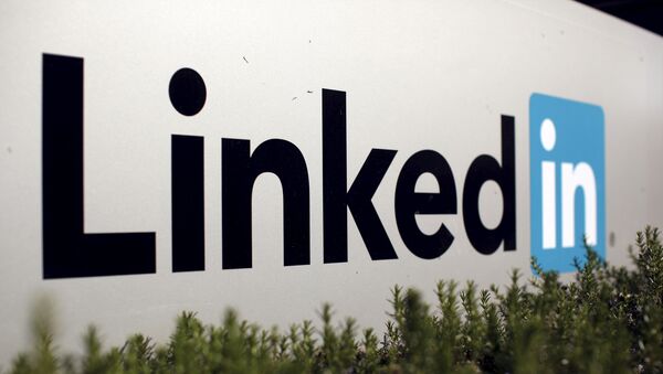 Логотип компании LinkedIn - Sputnik Литва