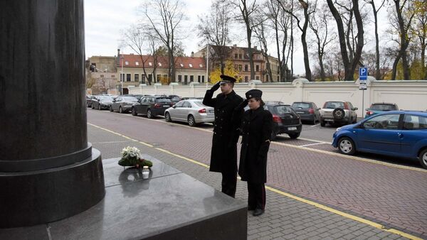 Студенты военной академии почтили память погибших солдат - Sputnik Lietuva