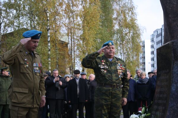 Воины-афганцы отдают честь памяти погибших товарищей - Sputnik Литва
