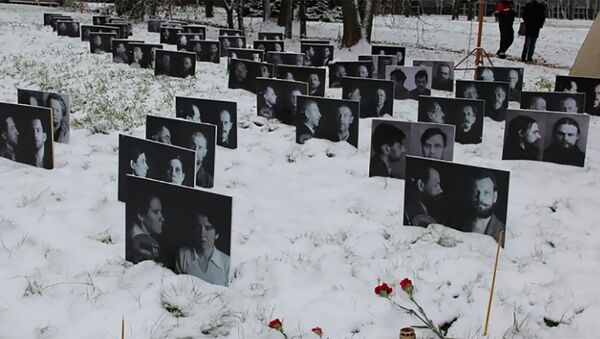 Посол Литвы в РФ на Дне памяти жертвам репрессий на полигоне в Бутово - Sputnik Литва