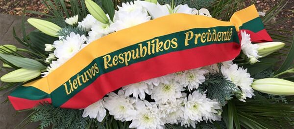 Венки от имени президента украсили могилы выдающихся литовцев Венки от имени президента украсили могилы выдающихся литовцев - Sputnik Lietuva