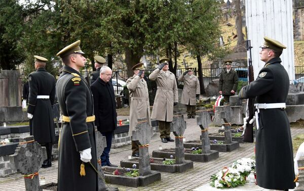 Kariuomenės atstovai lankėsi Antakalnio memoriale - Sputnik Lietuva