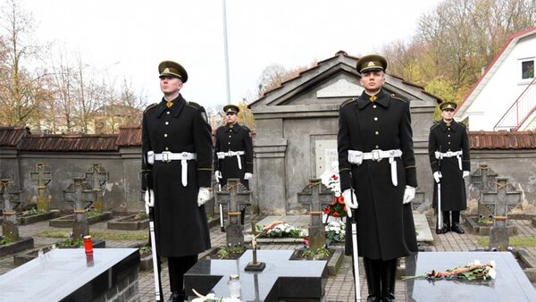 Солдаты почтили память погибших борцов за свободу - Sputnik Литва