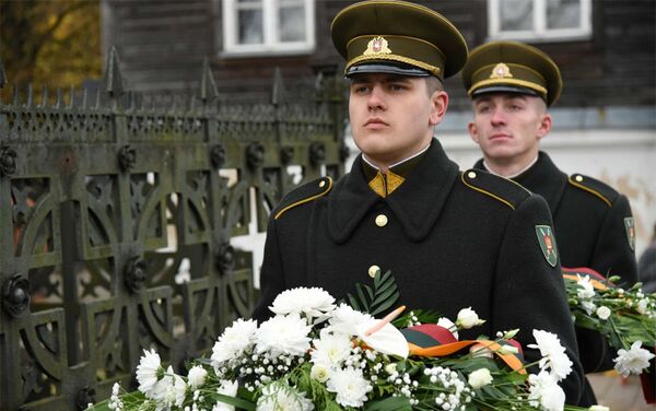 Военнослужащие почтили память погибших борцов за свободу - Sputnik Литва