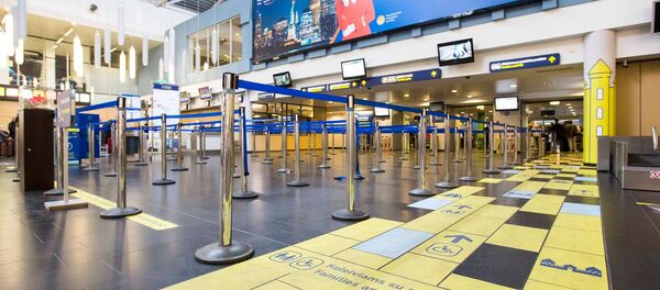 Ограждения для очереди за покупкой билетов в аэропорту Вильнюса - Sputnik Литва