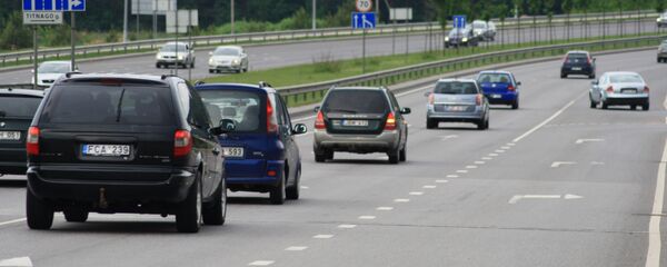 Машины на дороге в Вильнюсе - Sputnik Литва