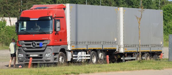 Грузовой автомобиль на стоянке - Sputnik Литва