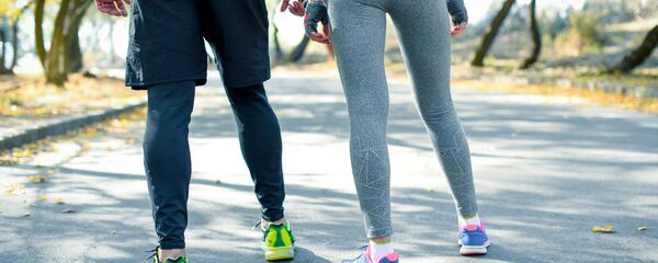 Бегуны в парке Бегуны в парке - Sputnik Lietuva