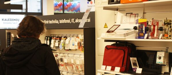 С ценами и параметрами товаром можно ознакомиться не только на полках магазина, но и на интернет-страничке С ценами и параметрами товаром можно ознакомиться не только на полках магазина, но и на интернет-страничке - Sputnik Lietuva