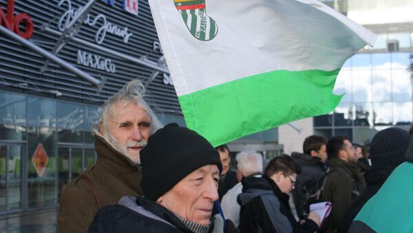 Болельщики с флагом ФК Жальгирис - Sputnik Lietuva